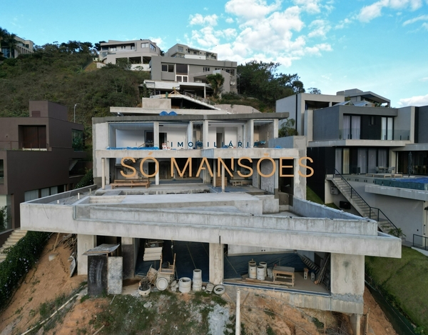 Casa Exclusiva em Final de Acabamento com Vista Deslumbrante!
