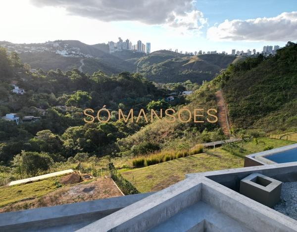 Casa Exclusiva em Final de Acabamento com Vista Deslumbrante!