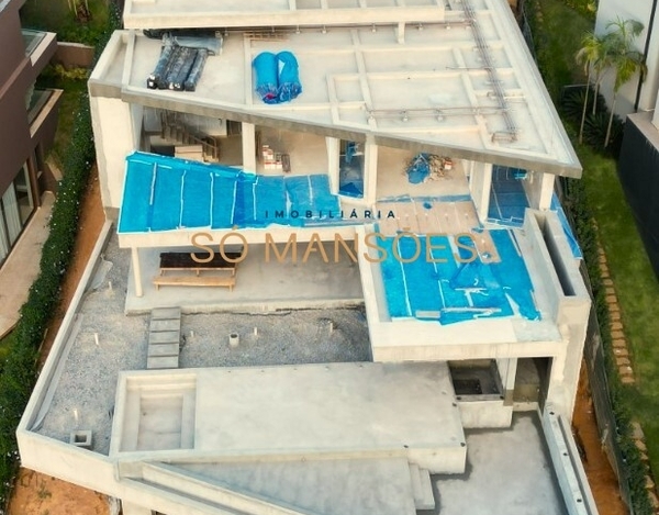 Casa Exclusiva em Final de Acabamento com Vista Deslumbrante!