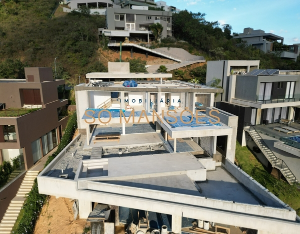 Casa Exclusiva em Final de Acabamento com Vista Deslumbrante!