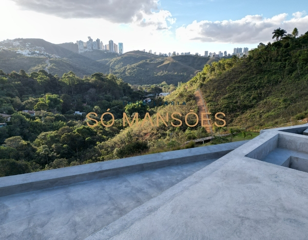 Casa Exclusiva em Final de Acabamento com Vista Deslumbrante!