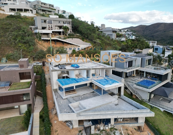 Casa Exclusiva em Final de Acabamento com Vista Deslumbrante!