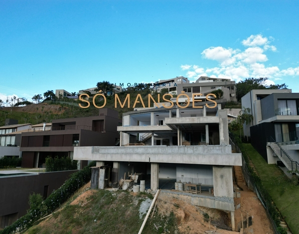 Casa Exclusiva em Final de Acabamento com Vista Deslumbrante!