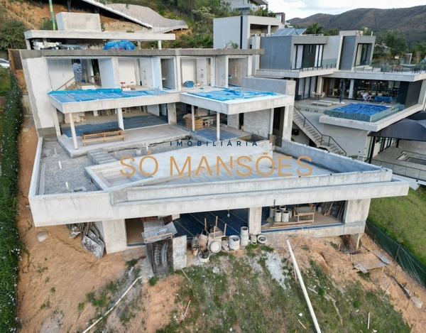 Casa Exclusiva em Final de Acabamento com Vista Deslumbrante!
