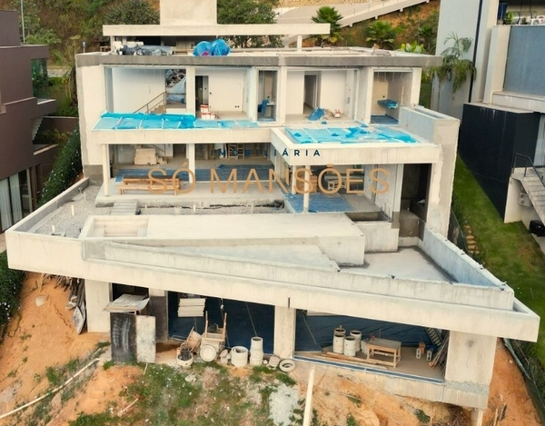 Casa Exclusiva em Final de Acabamento com Vista Deslumbrante!