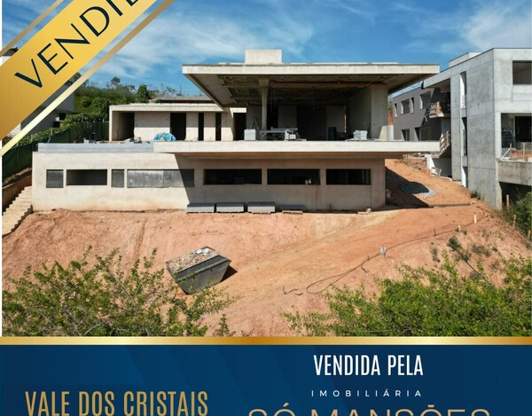 MAGNÍFICA RESIDÊNCIA EM CONSTRUÇÃO À VENDA NO VALE DOS CRISTAIS