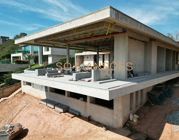 MAGNÍFICA RESIDÊNCIA EM CONSTRUÇÃO À VENDA NO VALE DOS CRISTAIS