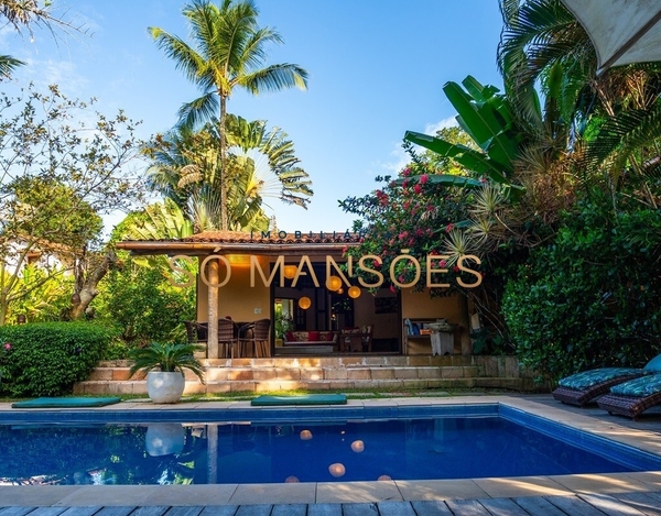 CHARMOSA POUSADA COM 15 SUÍTES NO CORAÇÃO DE TRANCOSO/BA.