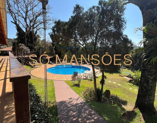 CASA ESPETACULAR NO CONDOMÍNIO ACONCHEGO DA SERRA