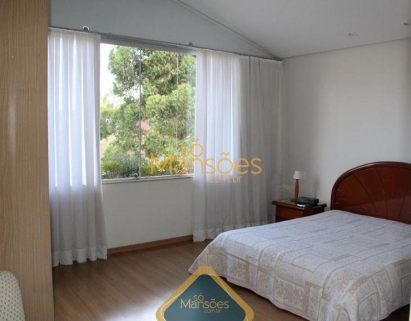 Casa Excelente no Residencial Real no condomínio Alphaville  Imóvel aconchegante localizado em um dos melhores condomínio de Nova Lima.