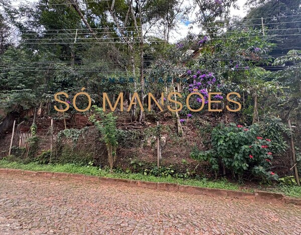 EXCELENTE LOTE DE 1.219m² À VENDA EM ACLIVE
