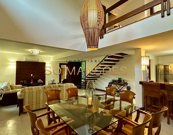 LUXUOSA CASA COM 7 SUÍTES À 100M DA PRAIA NO CONDOMÍNIO OUTEIRO DAS BRISAS - TRANCOSO/BA.