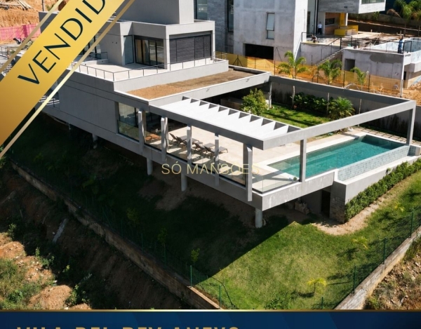 Casa de Luxo de 488 m² à Venda com 3 Suítes e Vista Deslumbrante no Vila Del Rey, Nova Lima - MG
