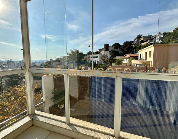 Deslumbre-se com está casa de 297m² à venda no Mangabeiras.