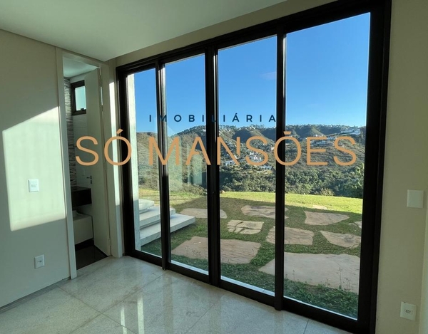 CASA À VENDA NO VALE DOS CRISTAIS / LUXO E INOVAÇÃO