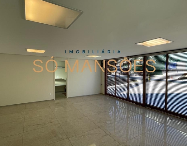 CASA À VENDA NO VALE DOS CRISTAIS / LUXO E INOVAÇÃO