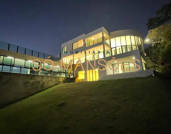 CASA À VENDA NO VALE DOS CRISTAIS / LUXO E INOVAÇÃO