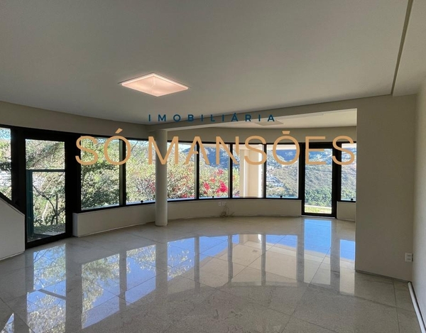 CASA À VENDA NO VALE DOS CRISTAIS / LUXO E INOVAÇÃO