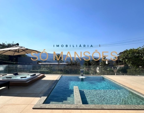 Casa com Ampla Garagem de 750 m² à Venda com 1 Suíte e Vista Espetacular no Bosque Residencial do Jambreiro, Nova Lima - MG