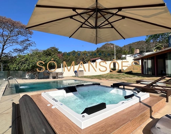 CASA A VENDA NO CONDOMÍNIO BOSQUE DO JAMBREIRO NOVA LIMA / VISTA PRIVILEGIADA 