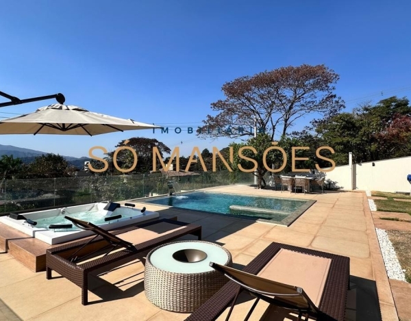 Casa com Ampla Garagem de 750 m² à Venda com 1 Suíte e Vista Espetacular no Bosque Residencial do Jambreiro, Nova Lima - MG