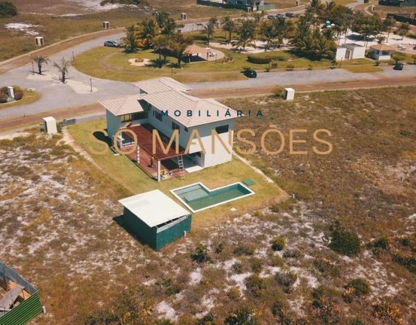 Casa Espaçosa de 304 m² à Venda com 5 Suítes e Espaço Gourmet no Condomínio Víllas, Praia do Forte - BA