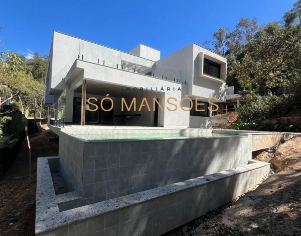 Casa de Luxo de 640 m² à Venda com 4 Suítes e Piscina com Borda Infinita no Quintas do Sol, Nova Lima - MG