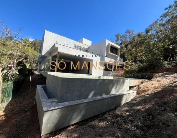 Casa de Luxo de 640 m² à Venda com 4 Suítes e Piscina com Borda Infinita no Quintas do Sol, Nova Lima - MG