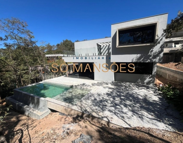 Casa de Luxo de 640 m² à Venda com 4 Suítes e Piscina com Borda Infinita no Quintas do Sol, Nova Lima - MG