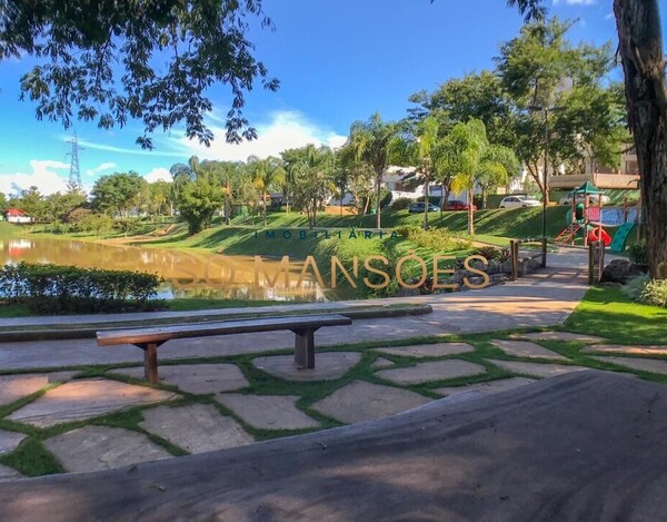 Lote de 840m² à Venda no Condomínio Quintas do Sol.