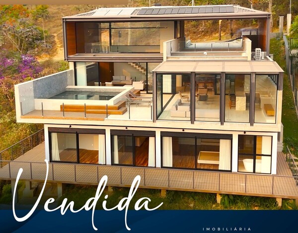 CASA COM 583M² A VENDA NO VALE DOS CRISTAIS
