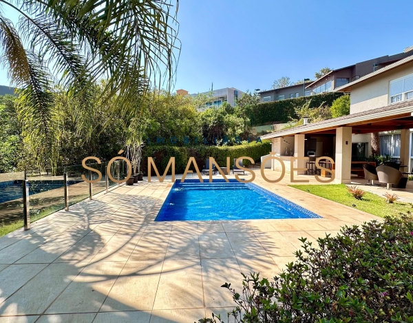 Casa de Luxo de 415 m² à Venda com 4 Suítes e Piscina Aquecida no Vale dos Cristais, Nova Lima - MG