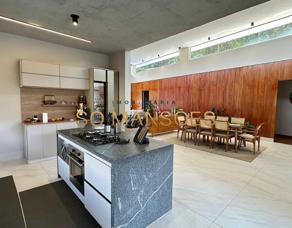 Casa de 320m² à venda no condomínio Vila Castela.