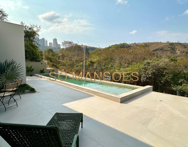 Casa de Luxo de 338m² à Venda com 4 Suítes e Piscina Aquecida no Vila Castela, Nova Lima - MG