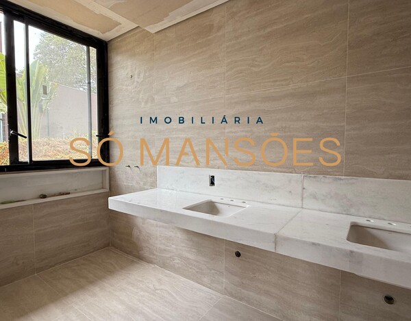 Casa de 550m² em construção à venda no condomínio Vila Alpina.