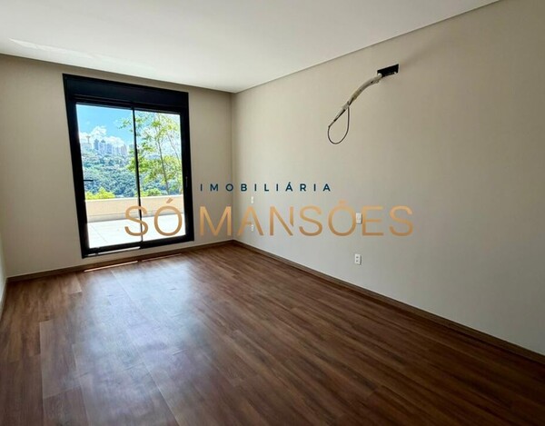 CASA DE 550 M² À VENDA NO CONDOMÍNIO VILA ALPINA – EM FASE FINAL DE CONSTRUÇÃO E COM VISTA DEFINITIVA.