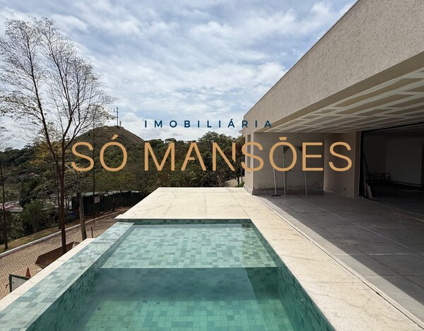 Casa de 550m² em construção à venda no condomínio Vila Alpina.