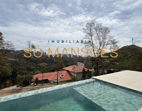 Casa de 550m² em construção à venda no condomínio Vila Alpina.