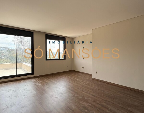 Casa de 550m² em construção à venda no condomínio Vila Alpina.