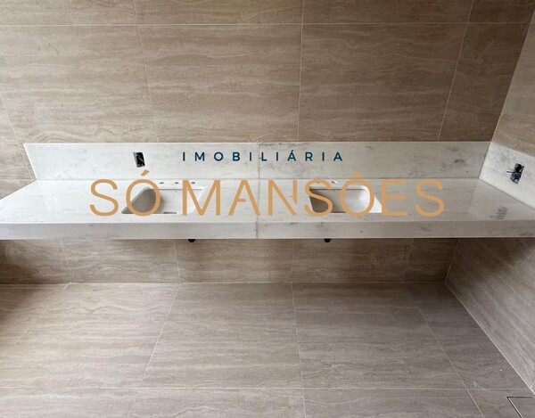 Casa de 550m² em construção à venda no condomínio Vila Alpina.