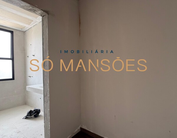 Casa de 550m² em construção à venda no condomínio Vila Alpina.