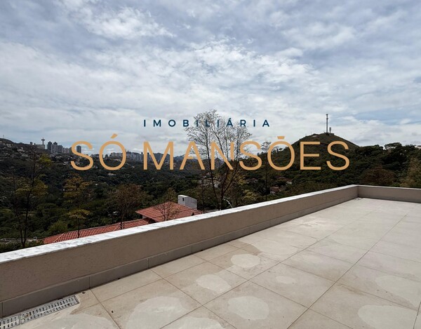 Casa de 550m² em construção à venda no condomínio Vila Alpina.