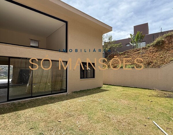 Casa de 550m² em construção à venda no condomínio Vila Alpina.