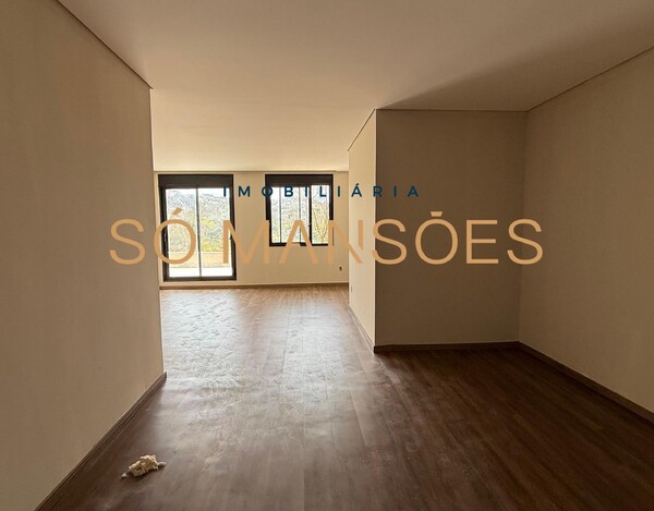 Casa de 550m² em construção à venda no condomínio Vila Alpina.