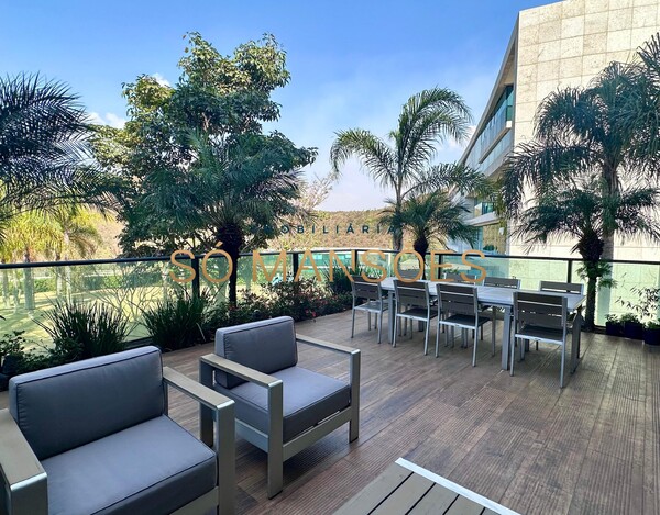 Triplex de 343m² à venda no Vale dos Cristais.