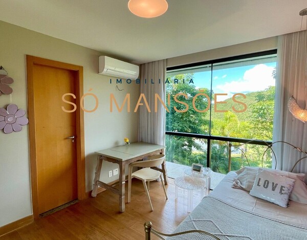 Triplex de 343m² à venda no Vale dos Cristais.