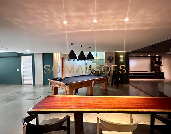 Triplex de 343m² à venda no Vale dos Cristais.