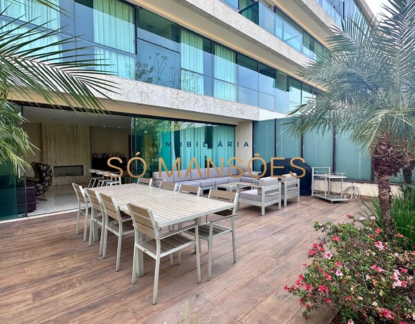 Triplex de 343m² à venda no Vale dos Cristais.