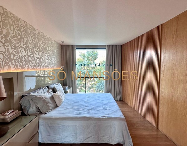Triplex de 343m² à venda no Vale dos Cristais.