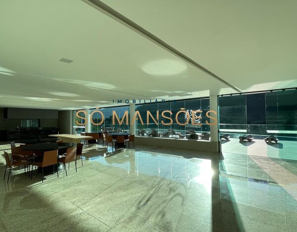 Triplex de 343m² à venda no Vale dos Cristais.